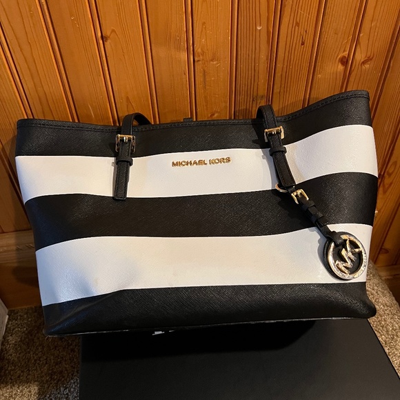 Michael Kors Handbags - Michael Kors Tote